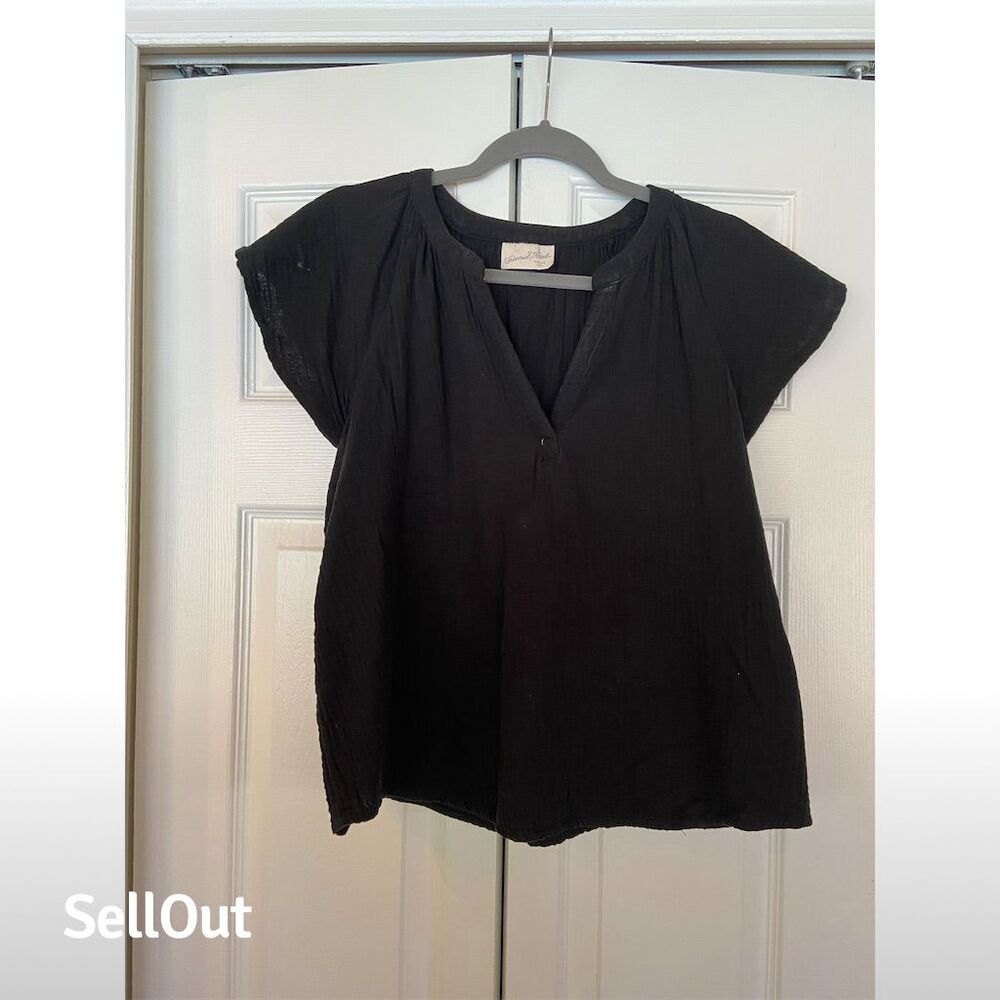 Universal Thread Women's Black Short Sleeve Split Neck T-Shirt M